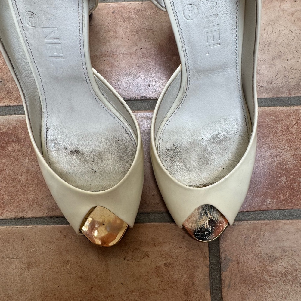 CHANEL Women's Elegant Cream and Gold Heels - Picture 5 of 6